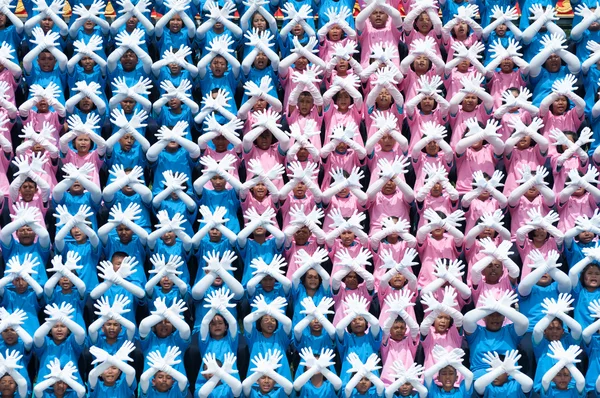 Estudantes tailandeses não identificados durante o desfile desportivo . — Fotografia de Stock