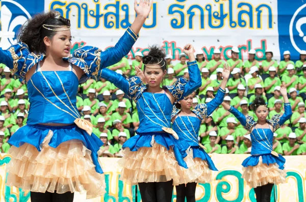 Étudiants thaïlandais non identifiés pendant le défilé sportif . — Photo