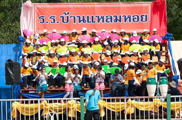 Niet-geïdentificeerde Thaise studenten tijdens sport parade. — Stockfoto