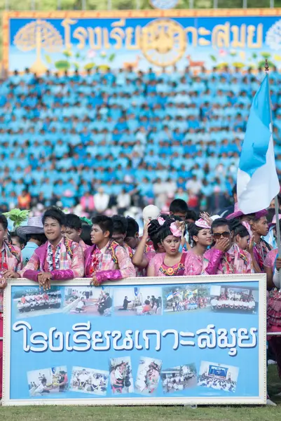 Niet-geïdentificeerde Thaise studenten tijdens sport parade. — Stockfoto