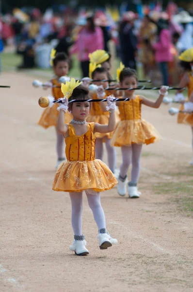 Estudantes tailandeses não identificados durante o desfile desportivo . — Fotografia de Stock