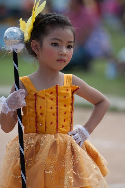 Niet-geïdentificeerde Thaise studenten tijdens sport parade. — Stockfoto