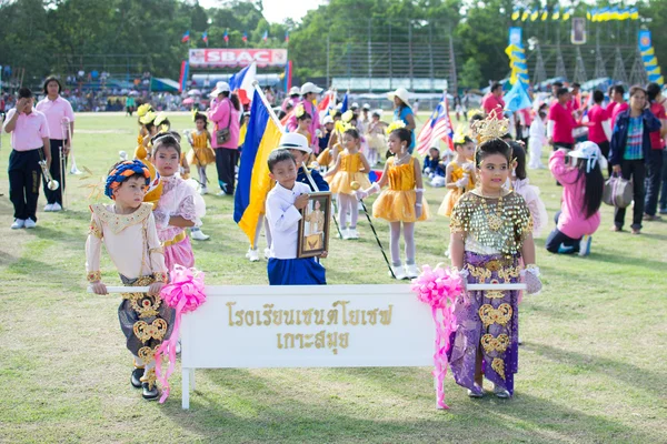 Estudantes tailandeses não identificados durante o desfile desportivo . — Fotografia de Stock