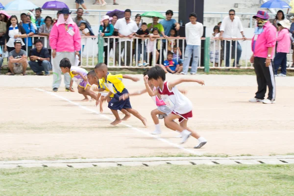 スポーツ パレード中に正体不明のタイの学生. — ストック写真