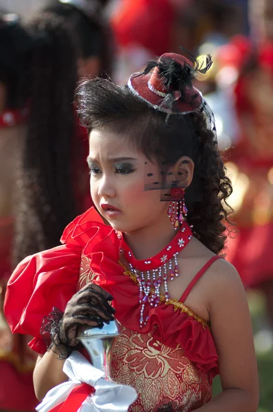 Estudiantes tailandeses no identificados durante el desfile deportivo . — Foto de Stock