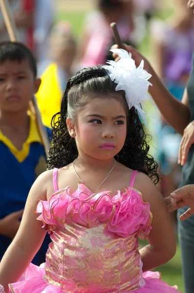 Oidentifierade thailändska studenter under sport parad. — Stockfoto