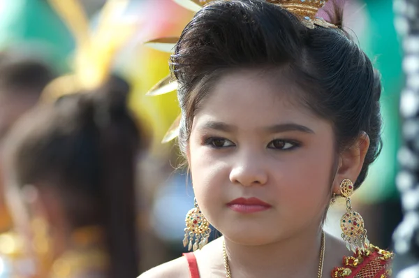 Oidentifierade thailändska studenter under sport parad. — Stockfoto