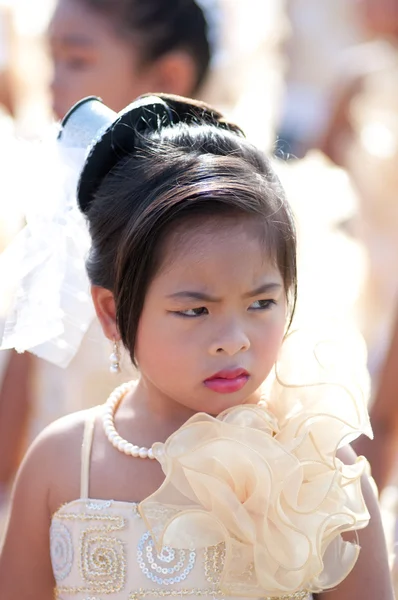 Niet-geïdentificeerde Thaise studenten tijdens sport parade. — Stockfoto