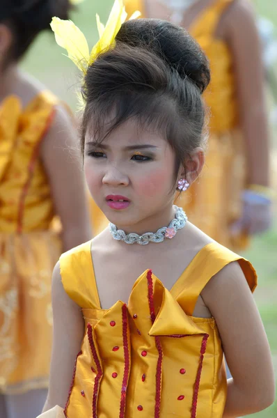 Étudiants thaïlandais non identifiés pendant le défilé sportif . — Photo