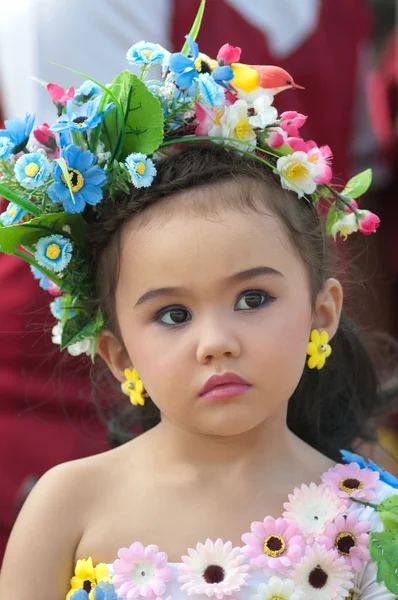 Niet-geïdentificeerde Thaise studenten tijdens sport parade. — Stockfoto