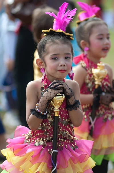 Niet-geïdentificeerde Thaise studenten tijdens sport parade. — Stockfoto