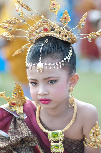 Étudiants thaïlandais non identifiés pendant le défilé sportif . — Photo