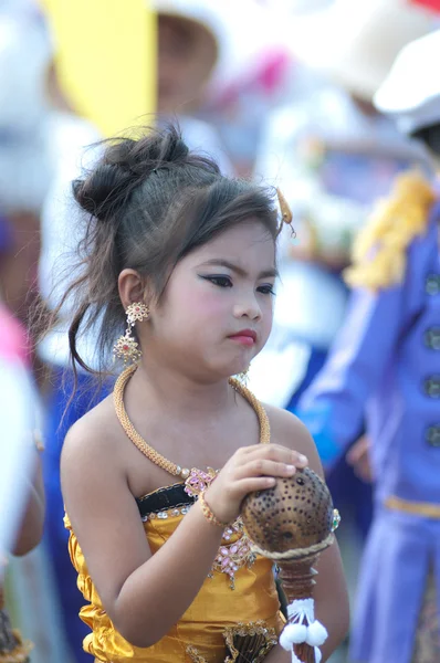 Niet-geïdentificeerde Thaise studenten tijdens sport parade. — Stockfoto