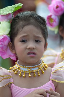 Tanımlanamayan Tay öğrenciler spor geçit töreni sırasında.