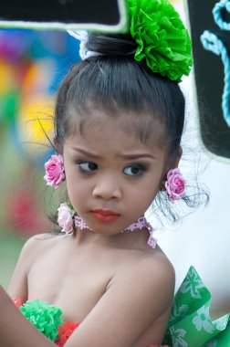 Tanımlanamayan Tay öğrenciler spor geçit töreni sırasında.