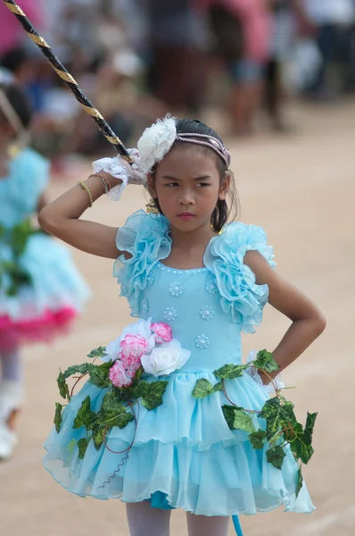 Étudiants thaïlandais non identifiés pendant le défilé sportif . — Photo