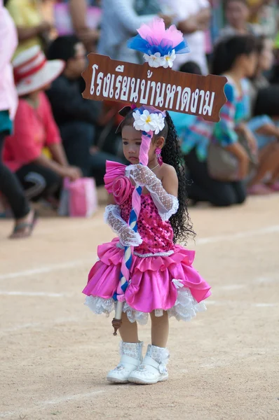 Oidentifierade thailändska studenter under sport parad. — Stockfoto