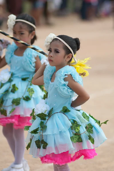 Estudantes tailandeses não identificados durante o desfile desportivo . — Fotografia de Stock