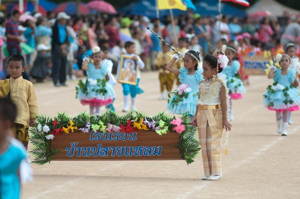 Niezidentyfikowane Tajski uczniów podczas parady sportu. — Zdjęcie stockowe