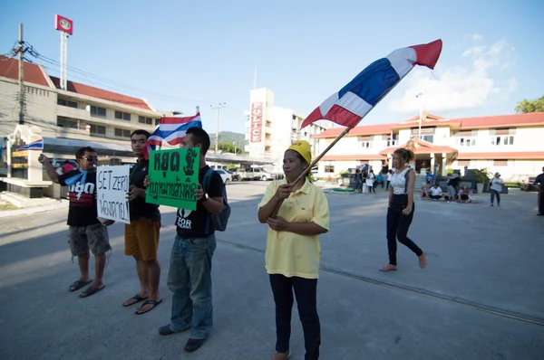 KOSAMUI, THAILAND-NOVEMBER 11: Manifestantes não identificados do grupo anti-governo — Fotografia de Stock