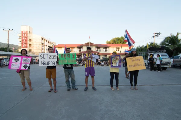 KOSAMUI,THAILAND-NOVEMBER 11 : Unidentified demonstrators from the anti- government group — Stock Photo, Image