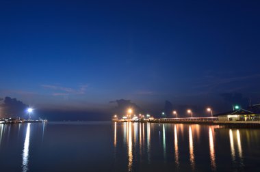 alacakaranlıkta Pier