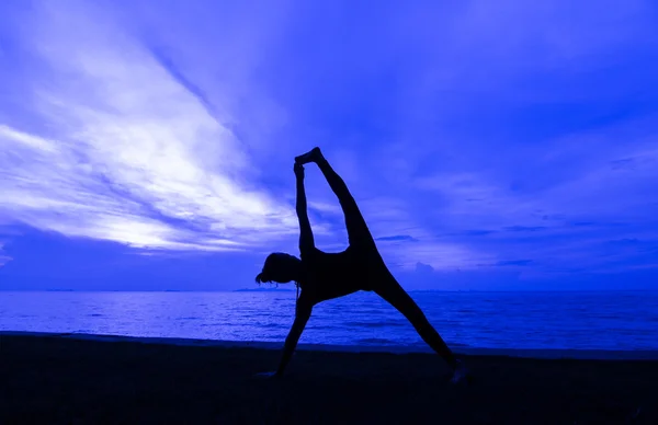 Silhouette woman with yoga posure — Stock Photo, Image