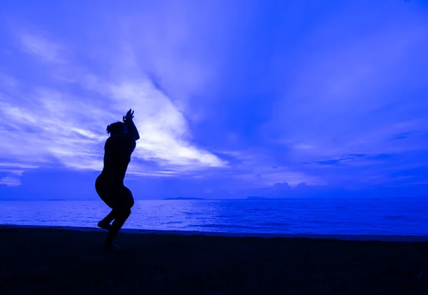 Silhouette woman with yoga posure — Stock Photo, Image