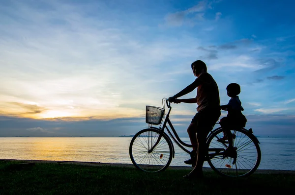 Bicicleta por do sol — Fotografia de Stock