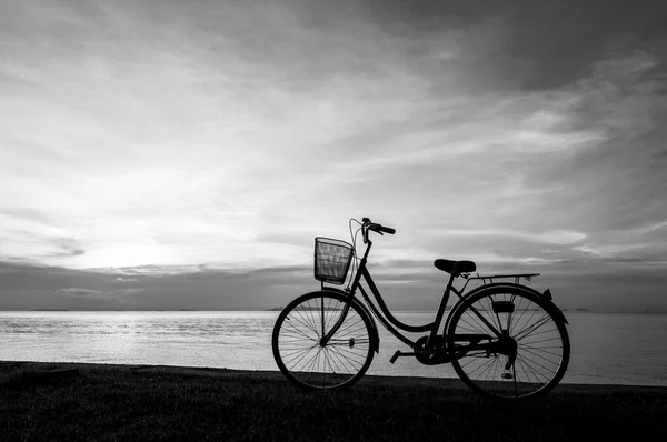 Ποδήλατο ηλιοβασίλεμα — Φωτογραφία Αρχείου