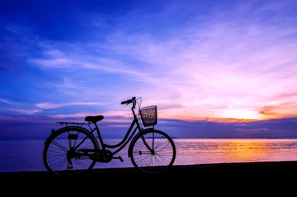 Silhouette eines Fahrrads — Stockfoto