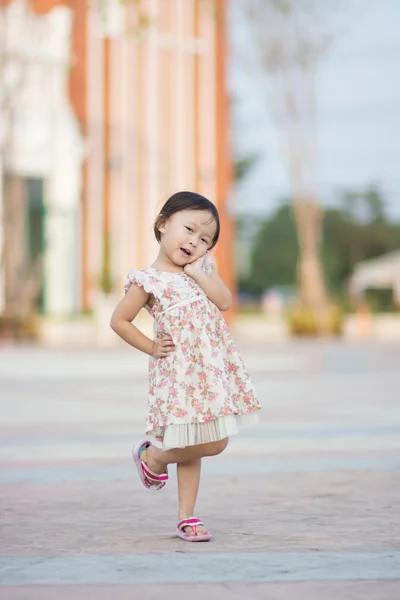 Asiatisches Mädchen — Stockfoto