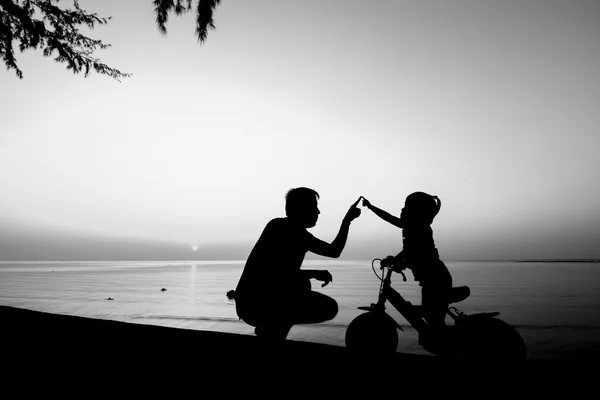 Family on the beach — Stock Photo, Image