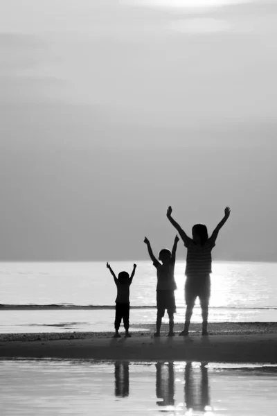 Family on the beach — Stock Photo, Image