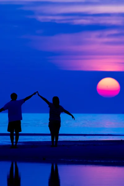 Familie am Strand — Stockfoto