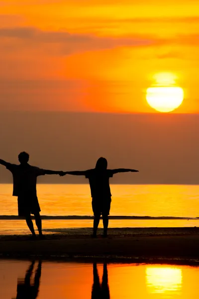 Familie am Strand — Stockfoto