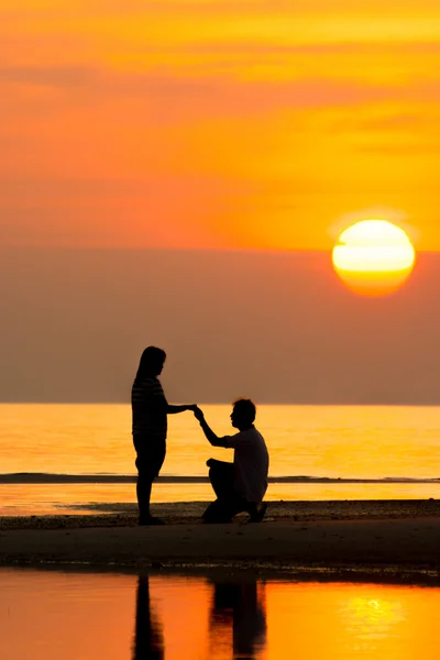 Familie op het strand — Stockfoto