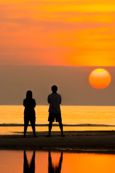 Familie am Strand — Stockfoto