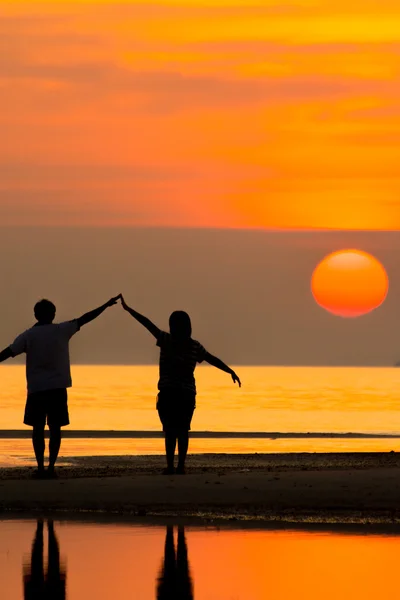 Familie am Strand — Stockfoto