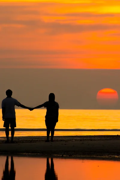 Familie am Strand — Stockfoto