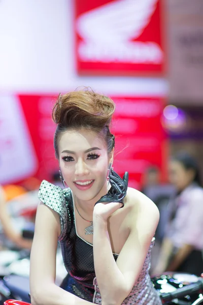 Motor show modeli sunum — Stok fotoğraf