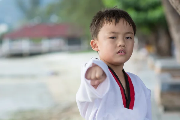 Taekwondo pojke — Stockfoto
