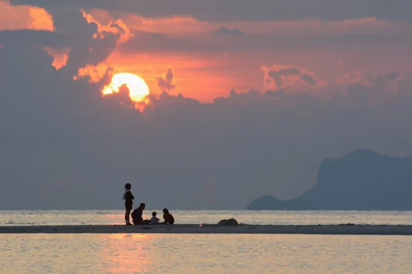 Meereslandschaft bei Sonnenuntergang — Stockfoto