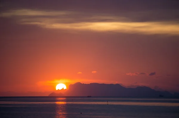 Meereslandschaft bei Sonnenuntergang — Stockfoto