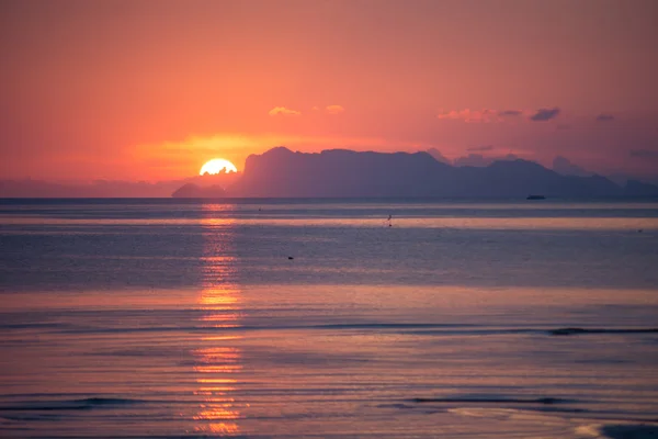 Meereslandschaft bei Sonnenuntergang — Stockfoto