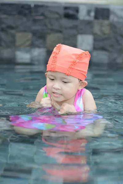 Azjatyckie dziewczyny w kąpielowej — Zdjęcie stockowe
