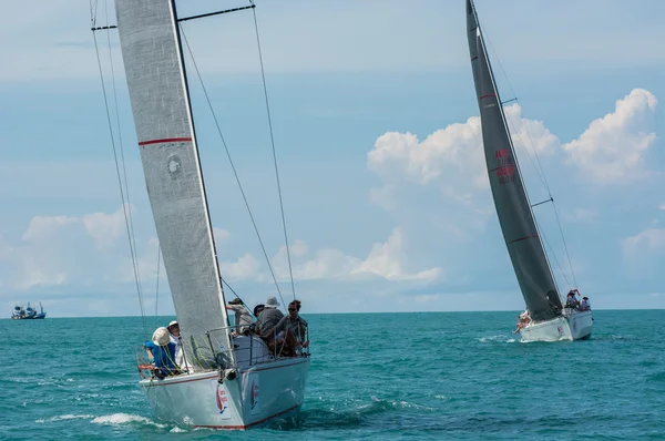 Yate de carreras en un mar —  Fotos de Stock