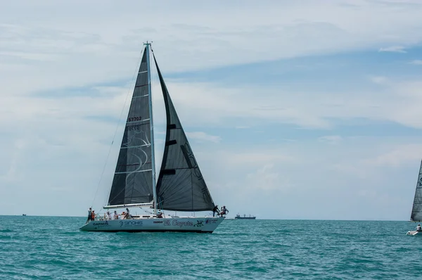 Racing yacht in a sea — Stock Photo, Image