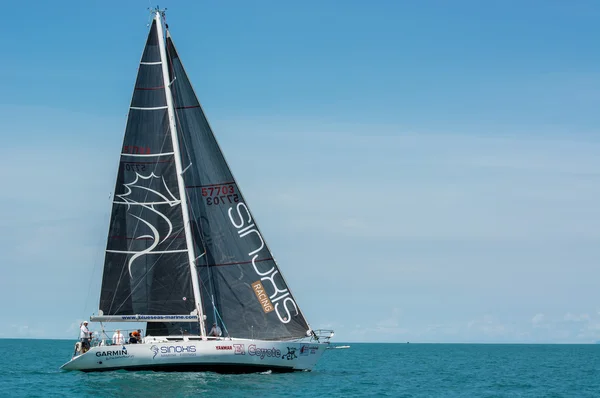 Racing yacht i ett hav — Stockfoto