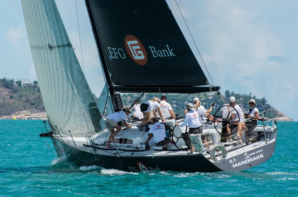 Racing yacht in a sea — Stock Photo, Image